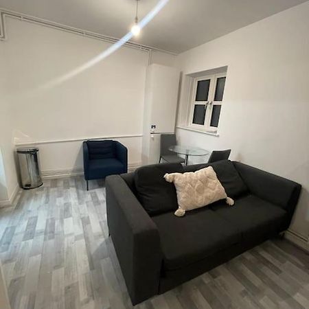 Lovely Spacious Entire 1 Bedroom Apartment - New Management Лондон Экстерьер фото