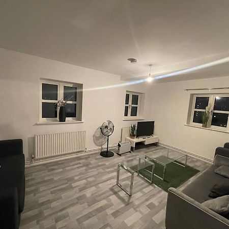 Lovely Spacious Entire 1 Bedroom Apartment - New Management Лондон Экстерьер фото