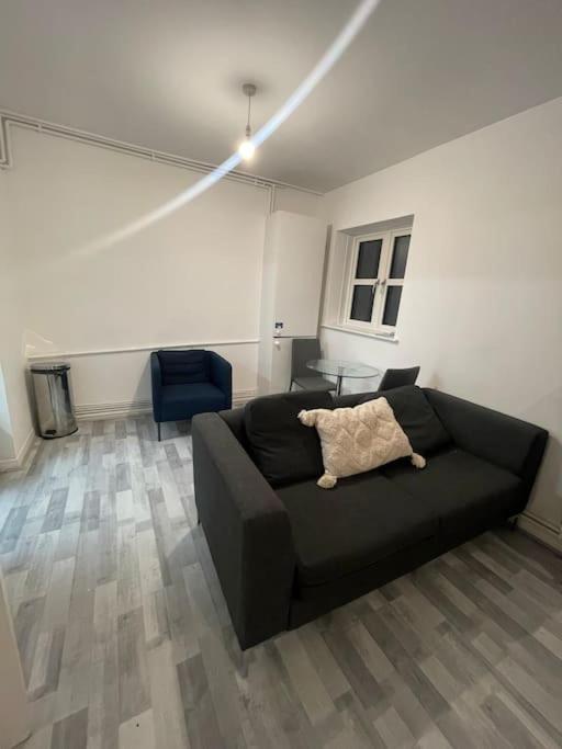 Lovely Spacious Entire 1 Bedroom Apartment - New Management Лондон Экстерьер фото