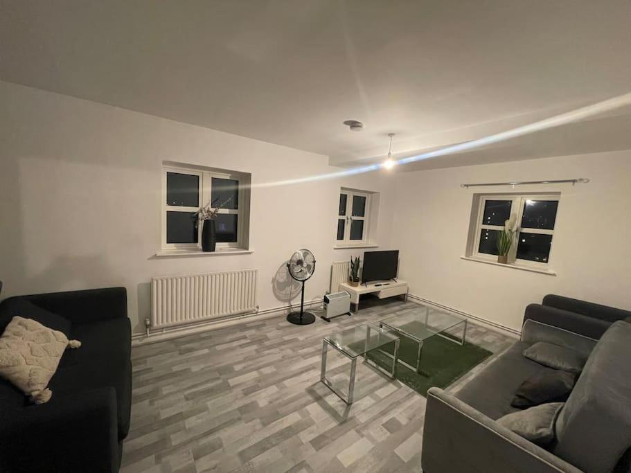 Lovely Spacious Entire 1 Bedroom Apartment - New Management Лондон Экстерьер фото